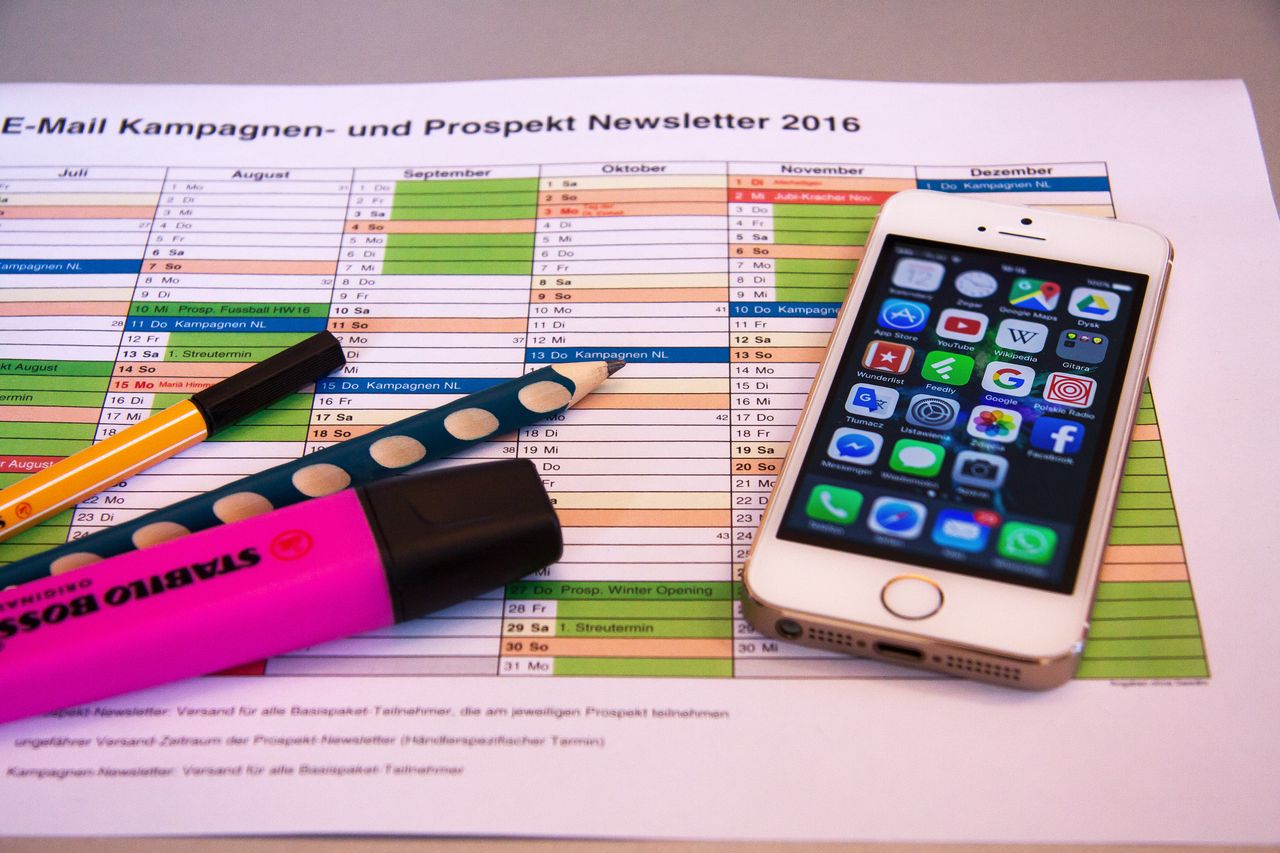 services-01 A desk setup featuring a planner, pens, and a smartphone displaying app icons, ideal for productivity.